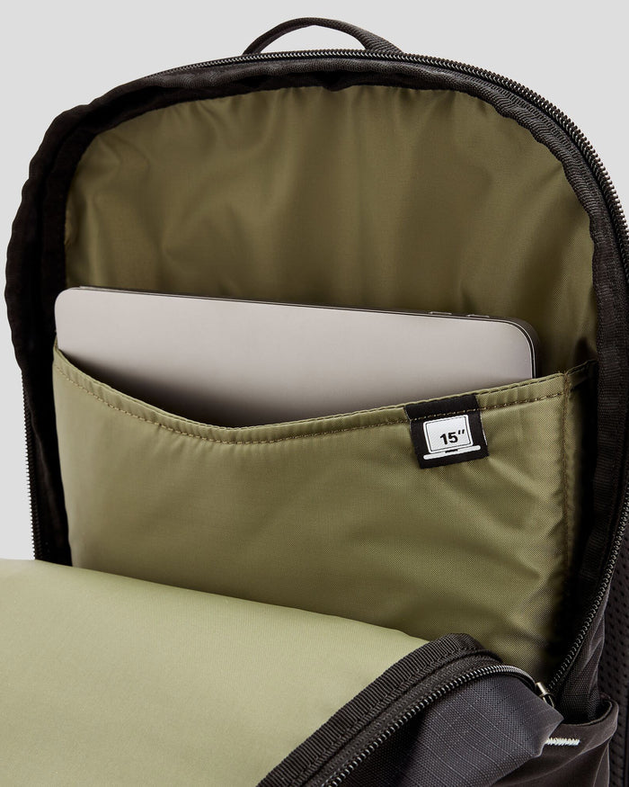 b0786_o4w_axon_escape_backpack_22l_d_1743630921000