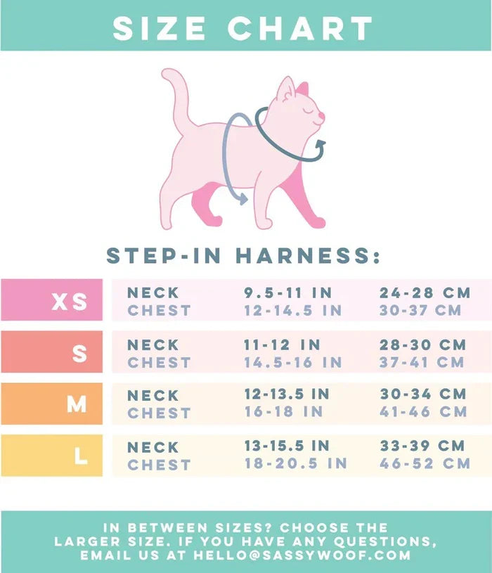 The Sassy Woof Cat Step-In Harness - STAR WARS™ The Dark Side size chart shows XS–L (neck/chest in inches & cm), has an illustrated pink cat, sizing tips, reflective strip details, and contact email.