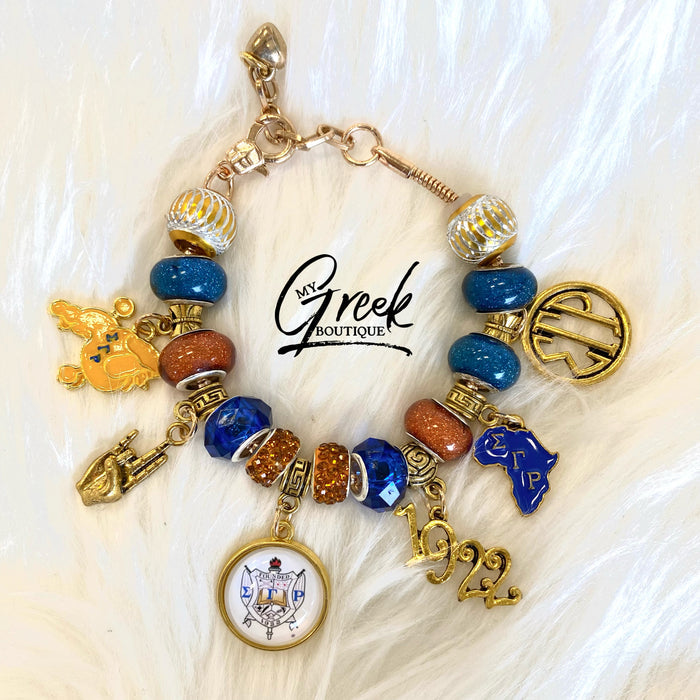 Sigma Gamma Rho (ΣΓΡ) Charm Bracelet: A stylish accessory featuring iconic symbols, perfect for showcasing sisterhood and pride.