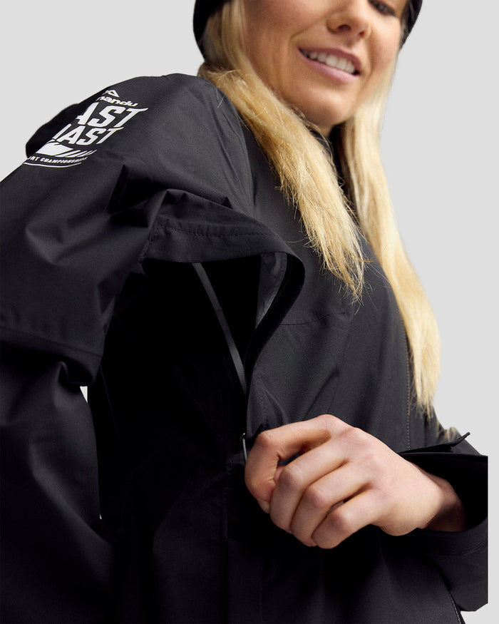 b2612_o4w_coast_to_coast_trailhead_stretch_raincoat_womens_d_1600x2000_2a2e340_1763339423000