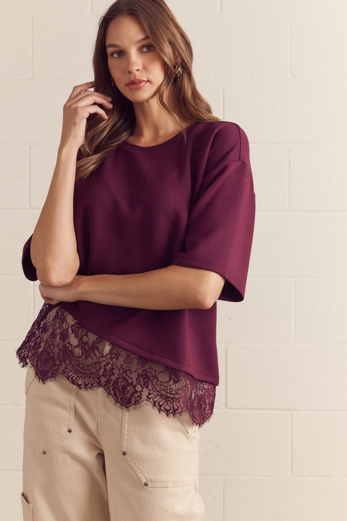 ENTRO Solid Short Sleeve Knit Top With Scalloped Lace Hem In Burgundy