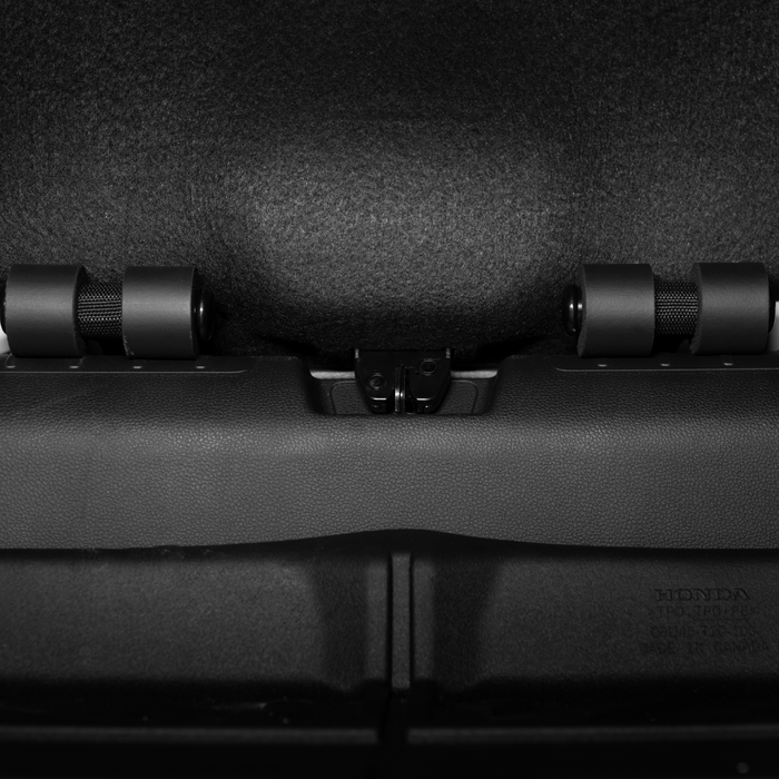 Saris Hitch Tite — tightening collar eliminating rack wobble, detail shot
