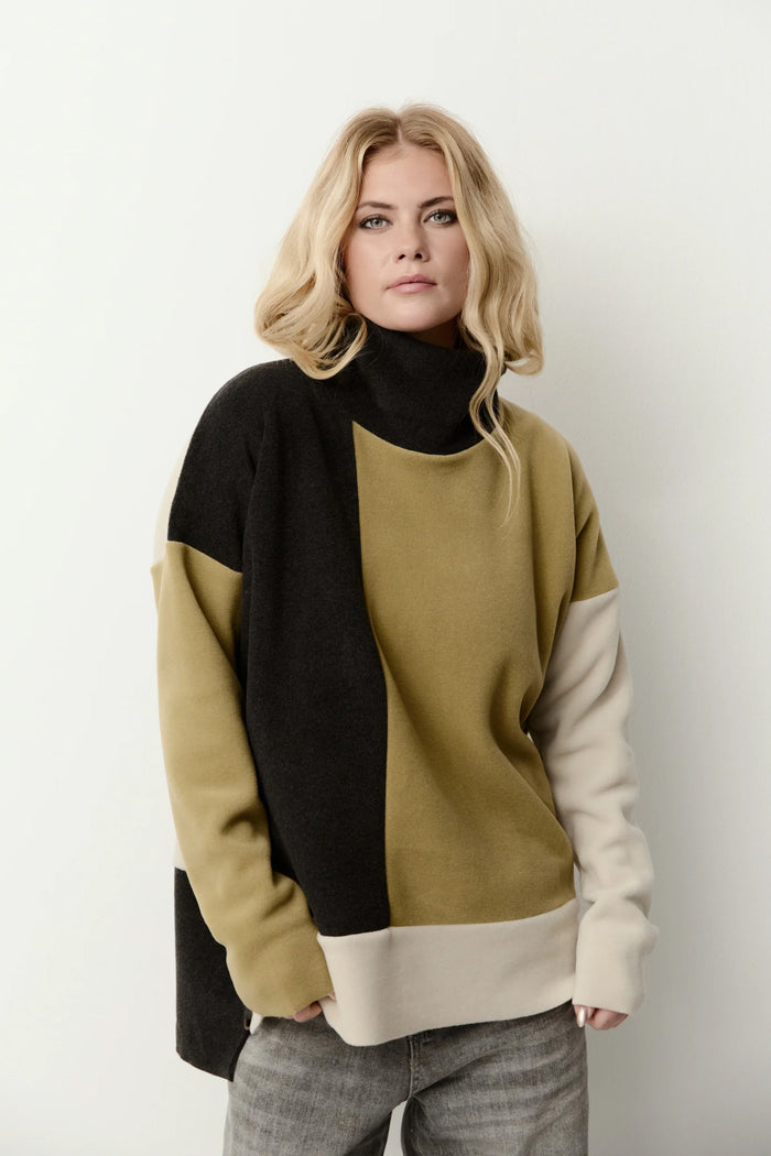 Henriette Steffensen Fleece Patch Sweater Olive/Soft Black/Kit | 1380