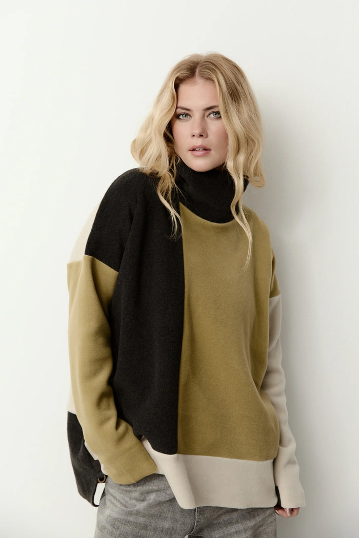 Henriette Steffensen Fleece Patch Sweater Olive/Soft Black/Kit | 1380