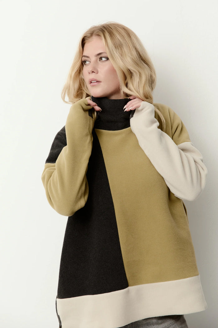 Henriette Steffensen Fleece Patch Sweater Olive/Soft Black/Kit | 1380