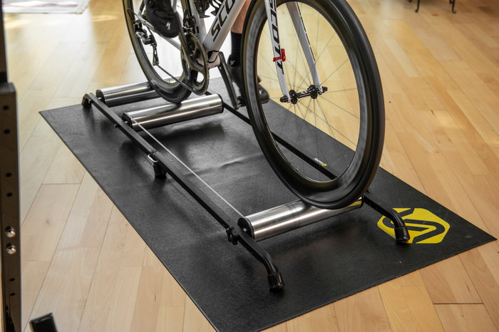 Cyclist sprinting at high cadence on Saris 9501T Cycling Rollers — indoor training