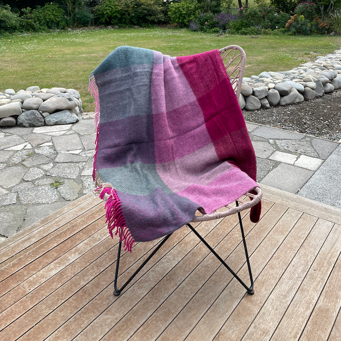 Klippan - Lambswool and Gotland Check Throw Pink