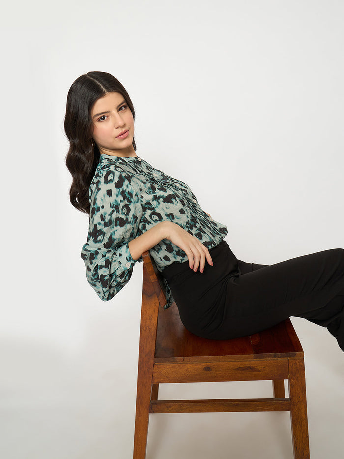 Madame Button Detailed Printed Green Chambray Top