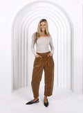 Monaco - Leo Barrel Jeans - Camel - PDN87MJ