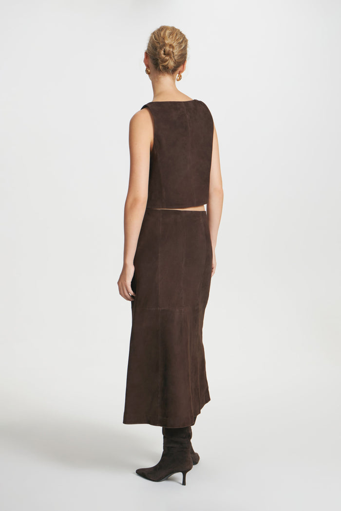 DARK BROWN